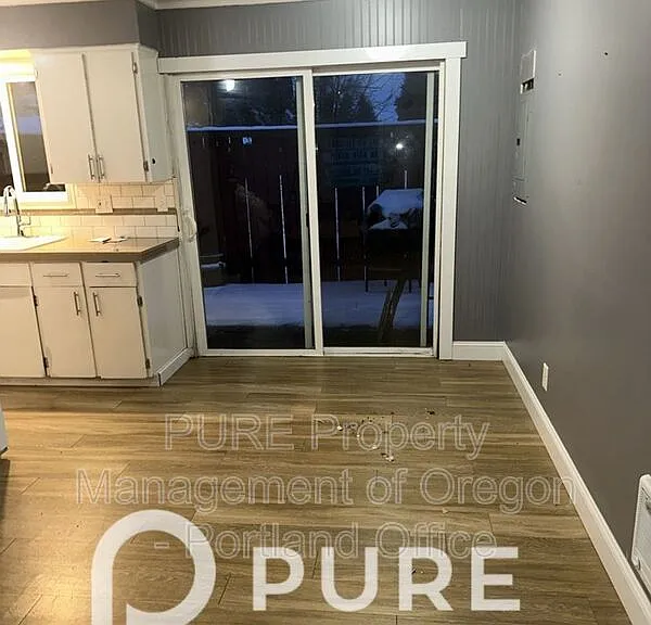 1049 SE Walnut St #12 — Photo 2
