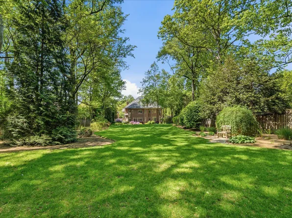 6704 Honesty Dr, Bethesda, MD 20817