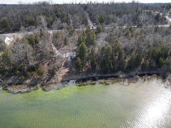 4th image of 1062 Lakeshore Dr