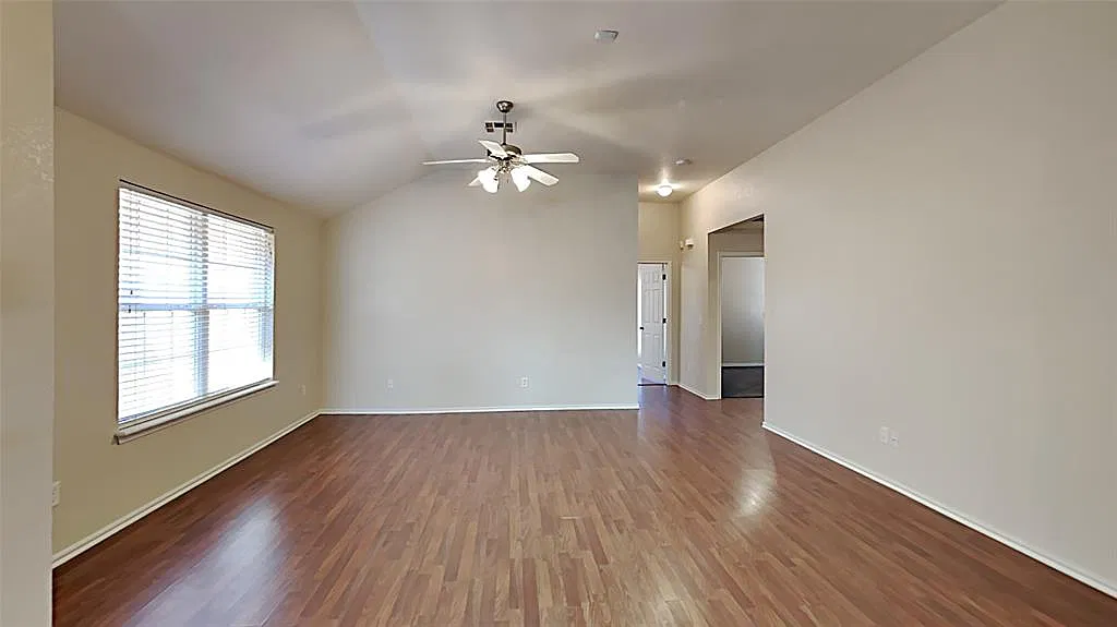 3 bed, 1364 sqft, $1,595 — Photo 3