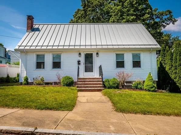 851 Metropolitan Ave, Hyde Park, MA 02136