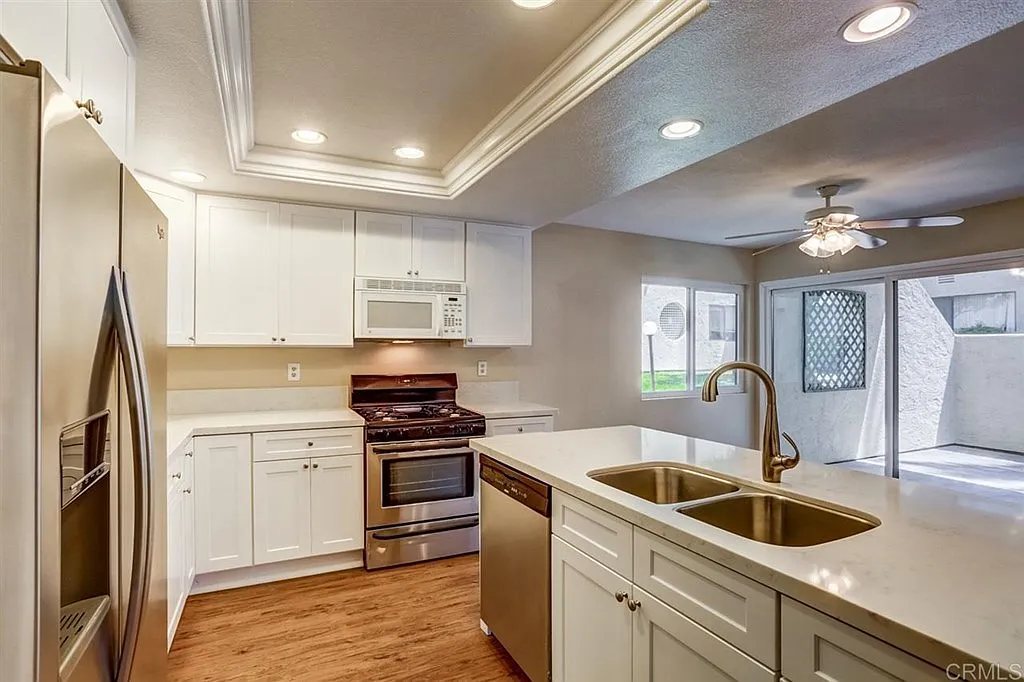 3 bed, 1298 sqft, $3,300 — Photo 1