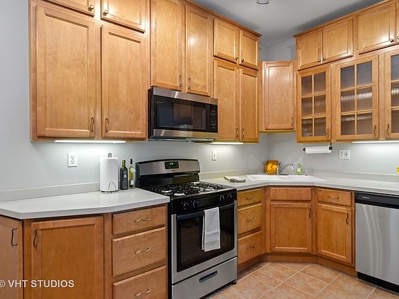 2nd image of 801 W Newport Ave APT 2E