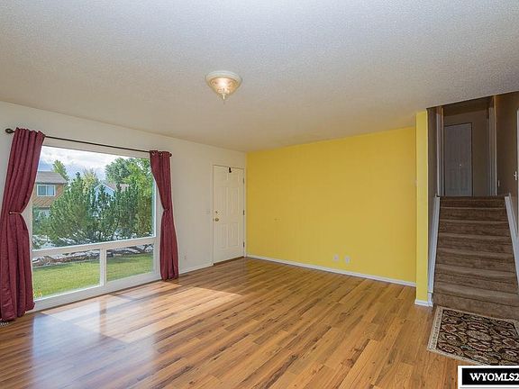4th image of 213 Van Buren St