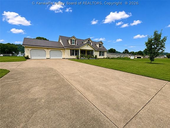 2nd image of 486 Pearl Ln