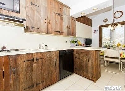 4th image of 2861 Valerie Ct