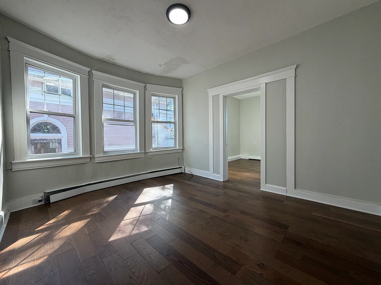4 bed, 1000 sqft, $1,945 — Photo 1