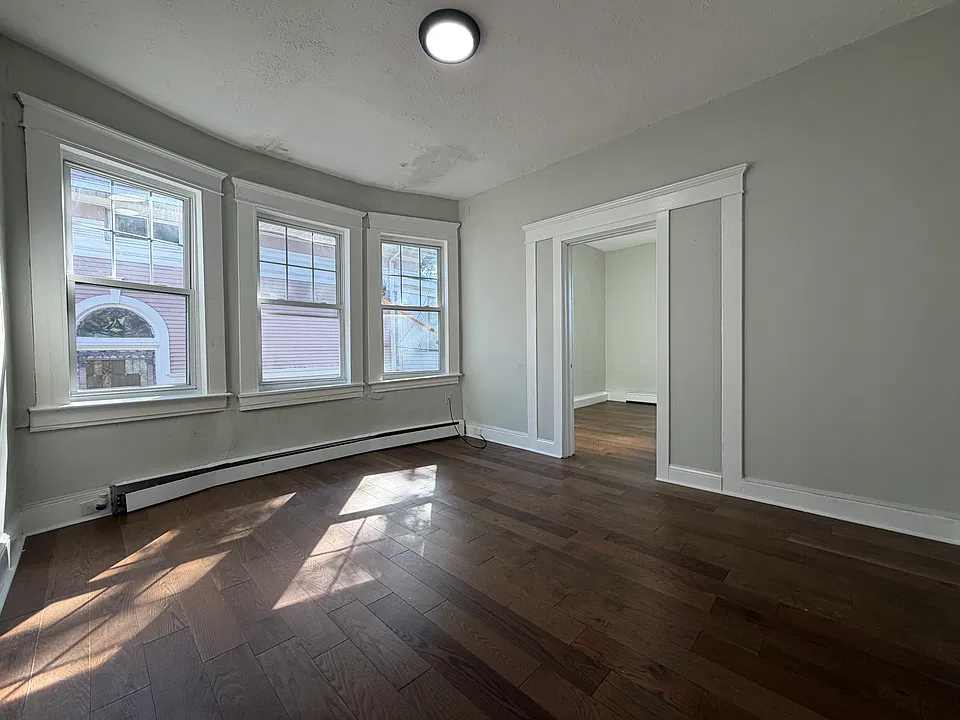 1561 Chapel St #2L
