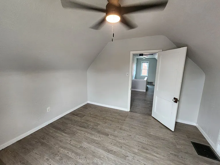 824 Oak St — Photo 19