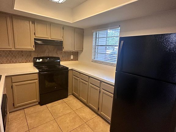 3rd image of 13030 Leverington St