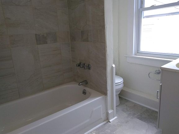 5th image of 212 Owens St