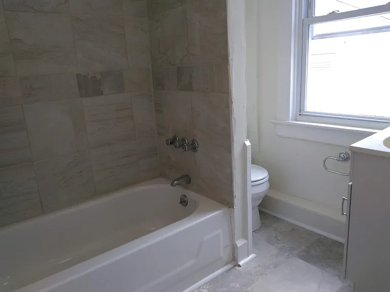 212 Owens St — Photo 5