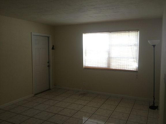 4th image of 390 SW 27th Ter