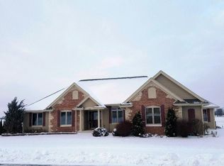 110 Hickory Dr, Cedar Grove, WI 53013