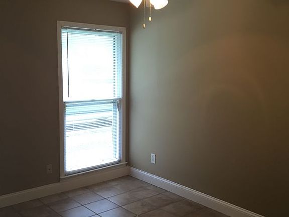 5th image of 211 Oak St APT 12