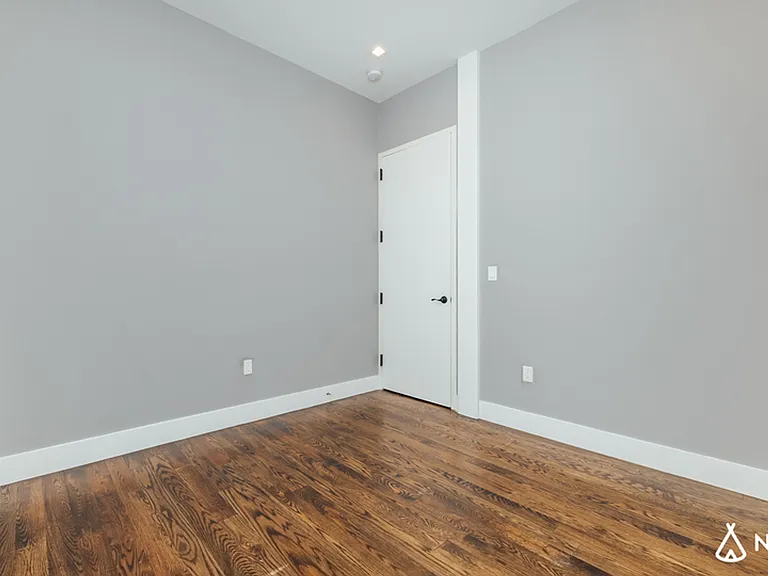 6015 Myrtle Ave #L — Photo 9