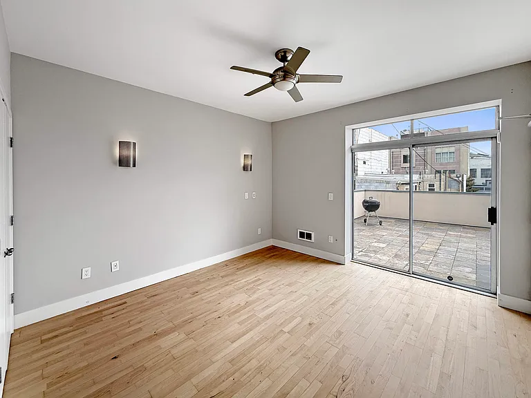 563 Minna St #2 — Photo 13