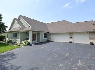 3406 W Villa Dr, Franklin, WI 53132