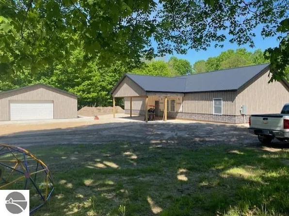 802 W 4th Rd, Buckley, MI 49620