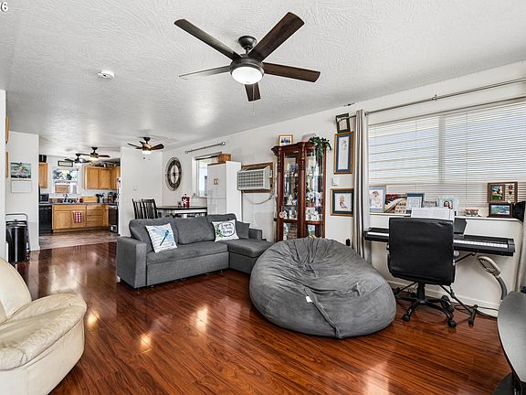 3rd image of 4860 A St