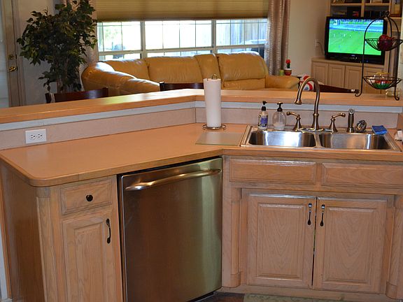 4th image of 1117 Hilton Dr