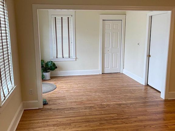 4th image of 714 E Baltimore Park
