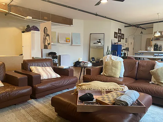 Rented by R New York | media 24