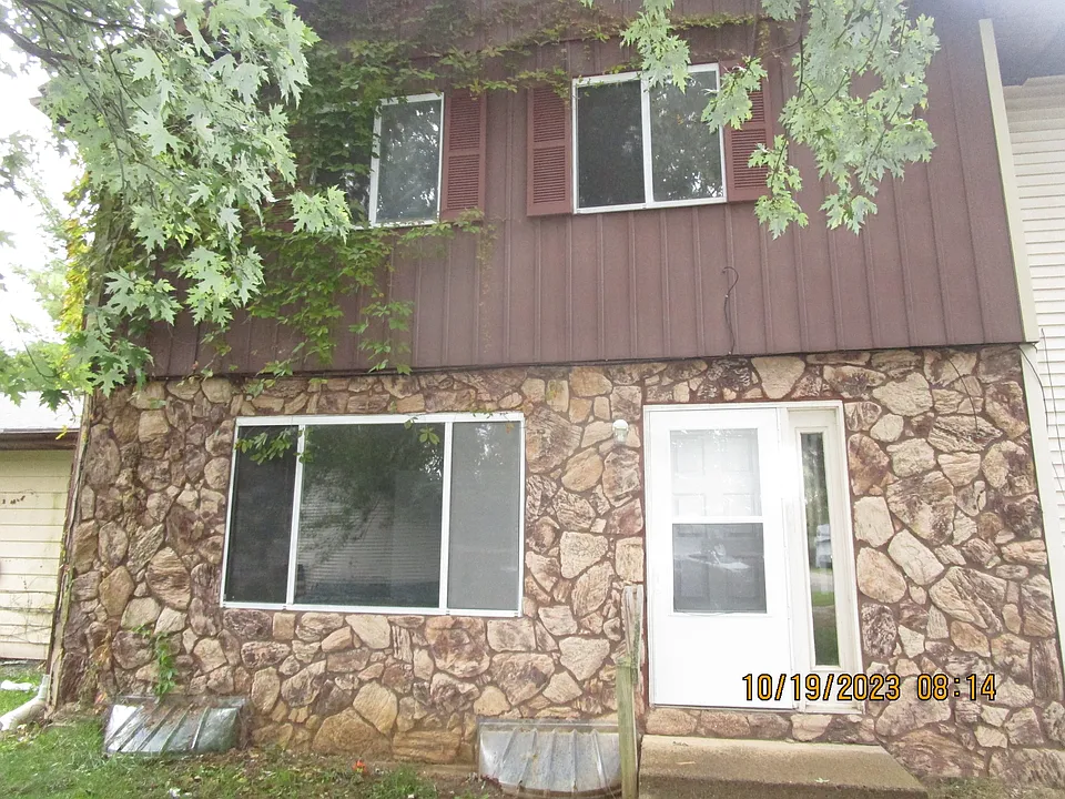 907 Sprucewood Ln