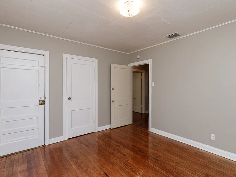 2822 Sarita St — Photo 8