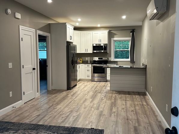 5 Emerald Dr #3B