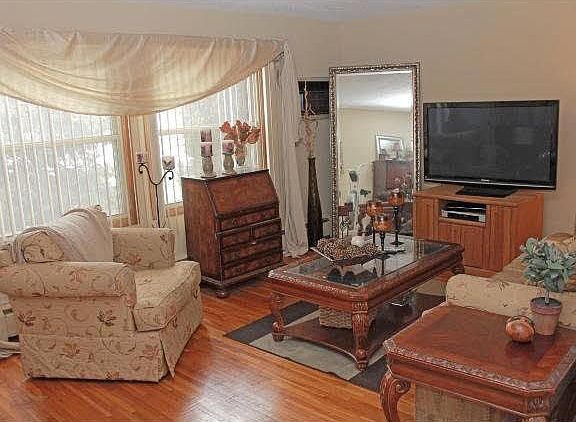 4th image of 1476 21st Avenue NW