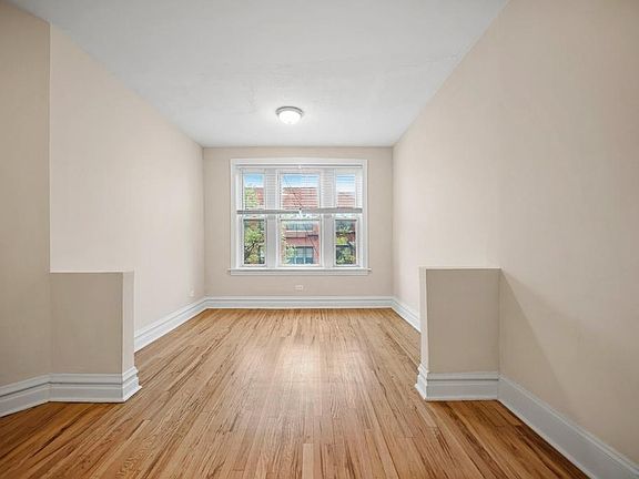 4th image of 2257 S Oakley Ave #3F