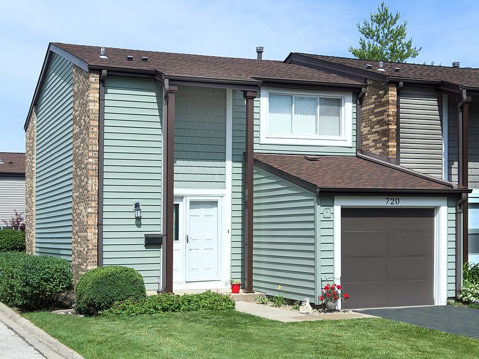 Beautiful End Unit in Lakeside Villas