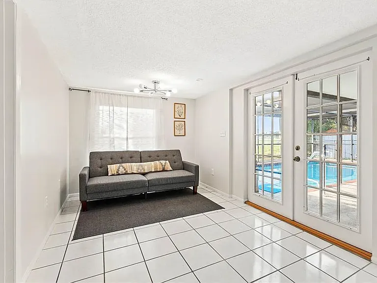3003 Taunton Dr W — Photo 9