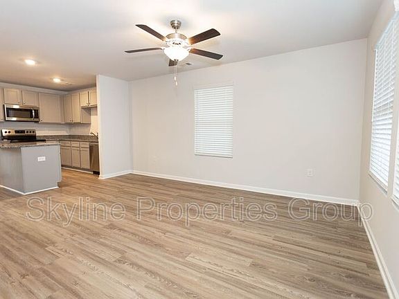 3rd image of 429 Camella Cir