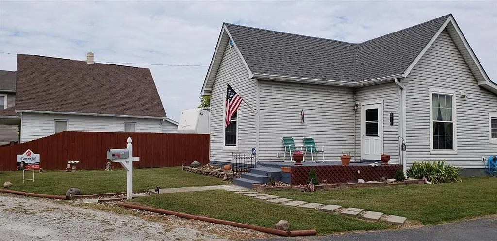 2524 Maywood Rd photo 1