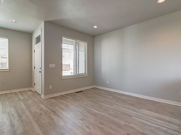 2nd image of 3567 SE Oakmeade Ave