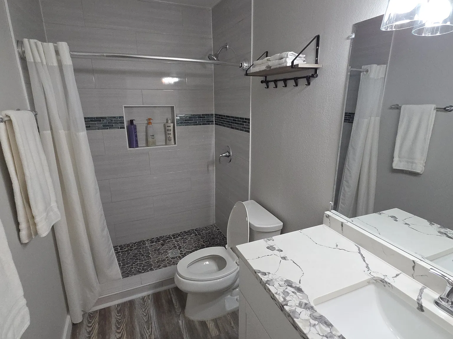 2 bed, 1.5 bath, 802 sqft, $2,090 — Photo 3
