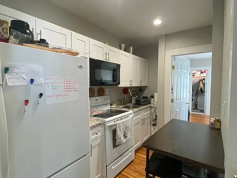 221 Park Rd #2W — Photo 4