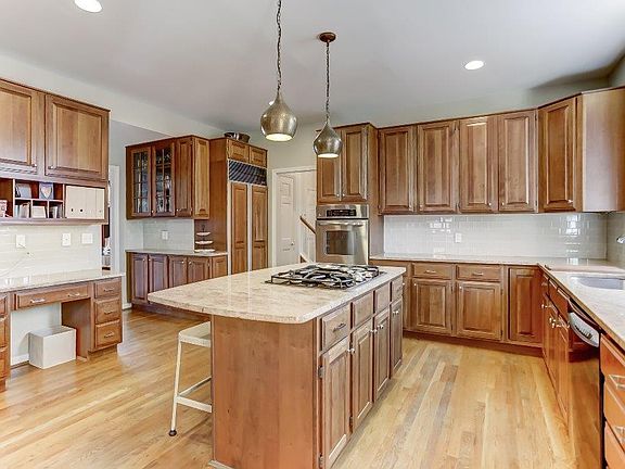 5th image of 8641 Calumet Way