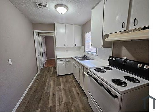 2nd image of 3725 SE 23rd St