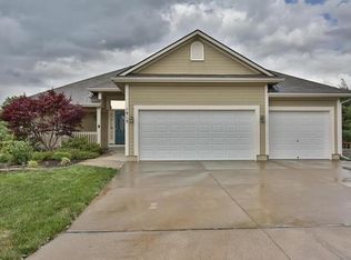 1915 NW Hedgewood Dr, Grain Valley, MO 64029