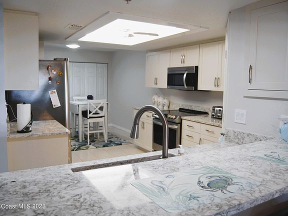 5th image of 609 Shorewood Dr Unit 203