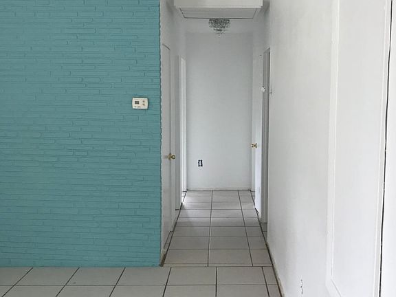 4th image of 2865 Courtland St