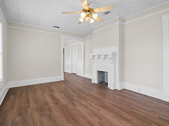 5th image of 113 Residence St