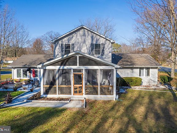 4th image of 201 Oakwood Ln