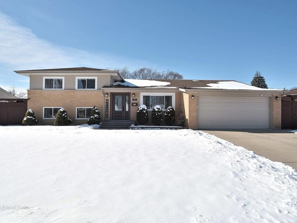 1st image of 884 Leahy Cir E