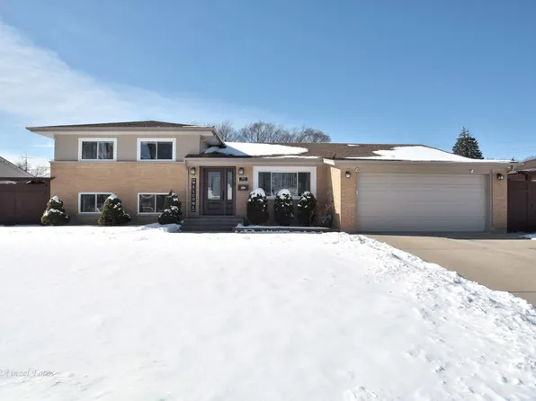 884 Leahy Cir E, Des Plaines, IL 60016