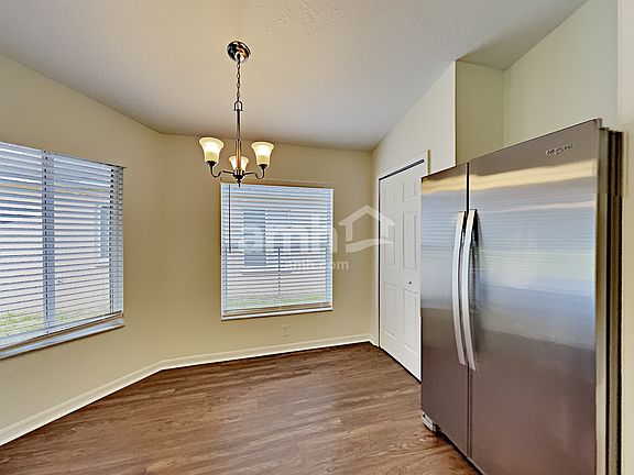 5th image of 518 Lindsay Anne Ct