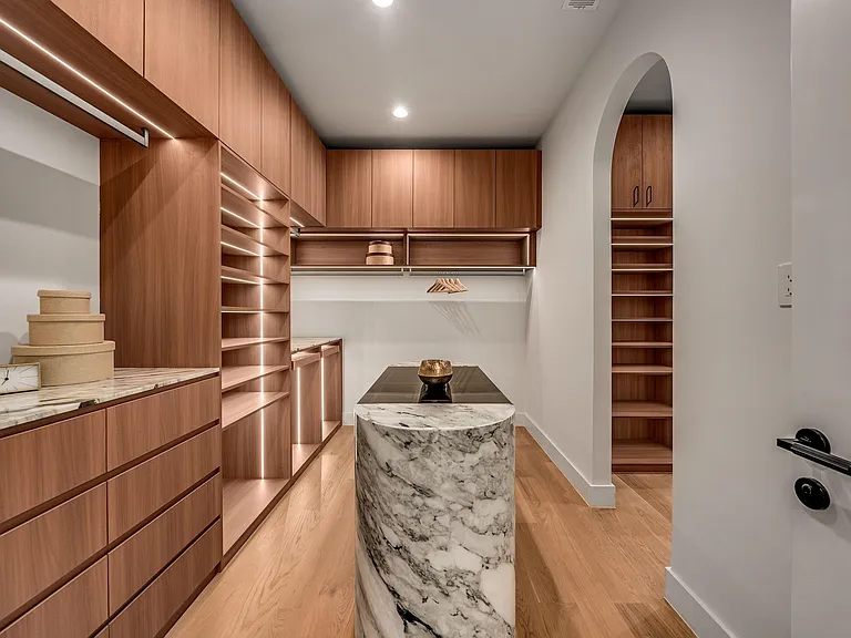 10050 Gooding Dr — Photo 36